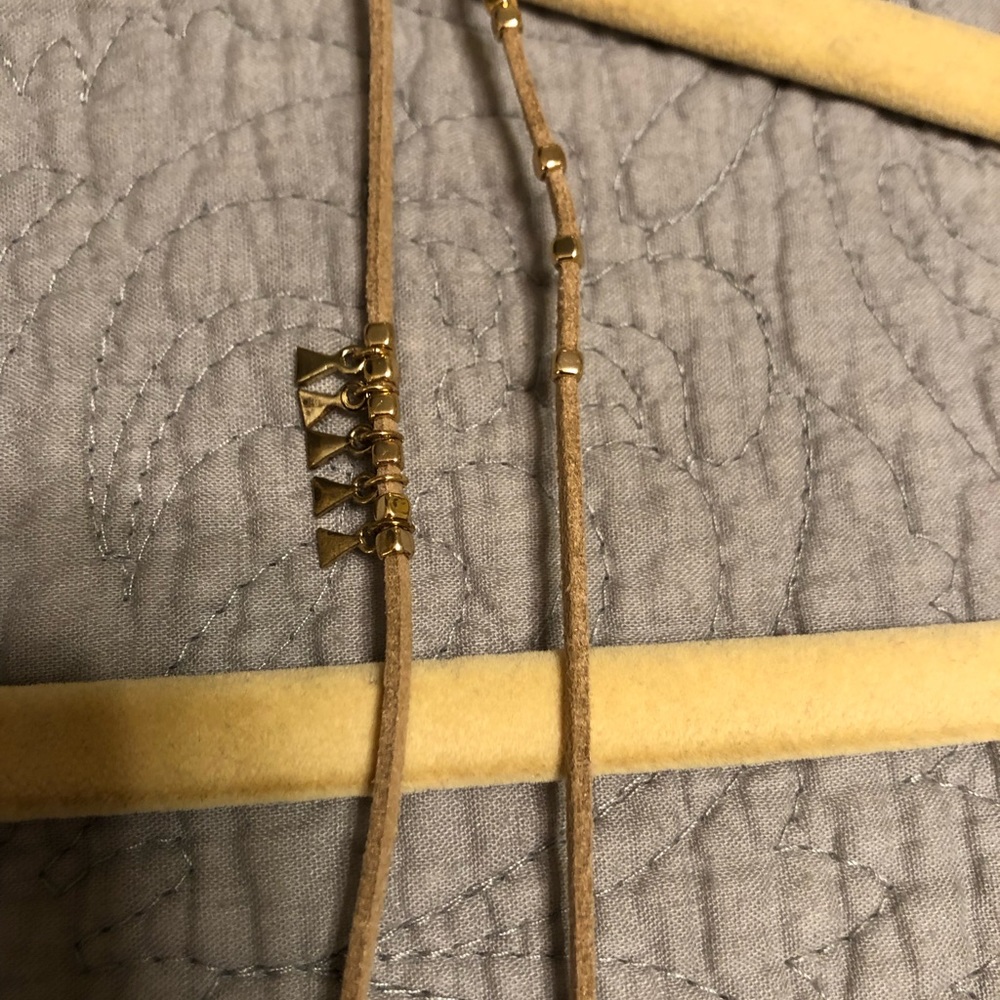 Suede like and gold tone necklace - Picture 3 of 3